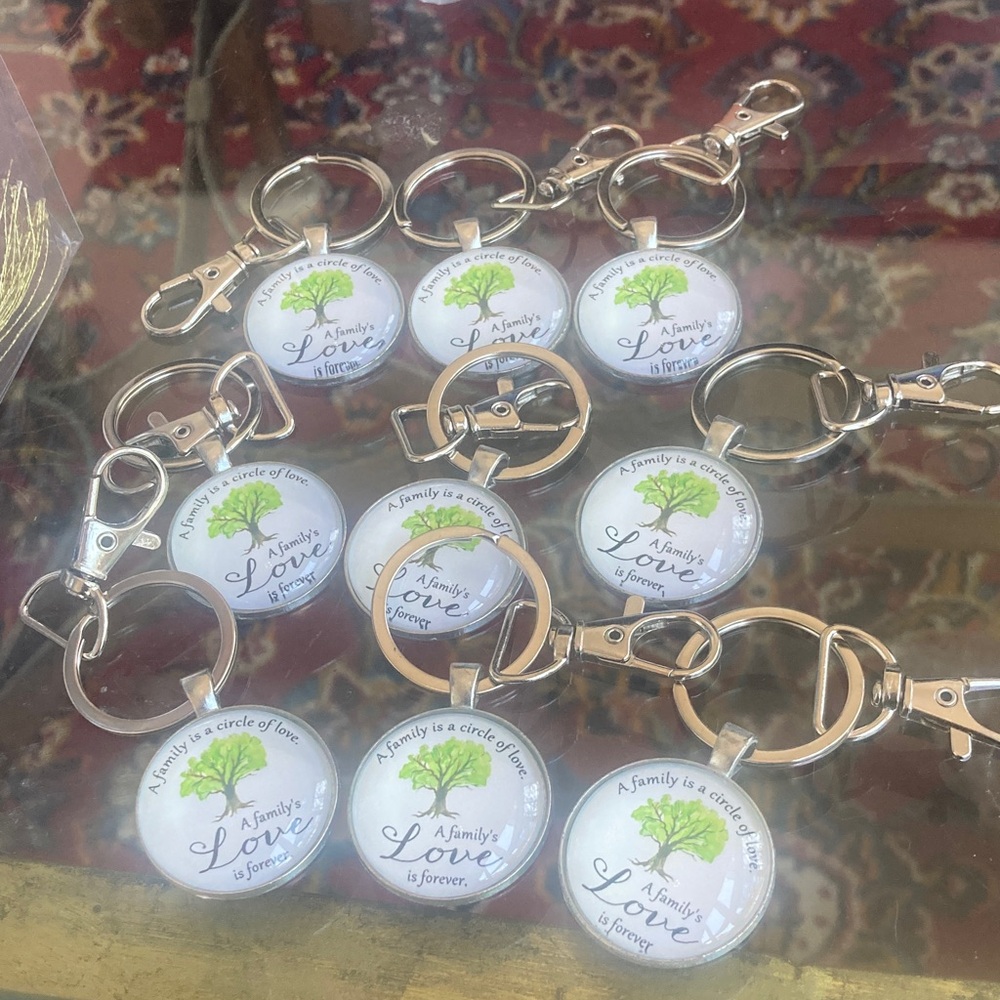 9 Family Love Keychains great favors for reunion nwt.  - Green and Silver